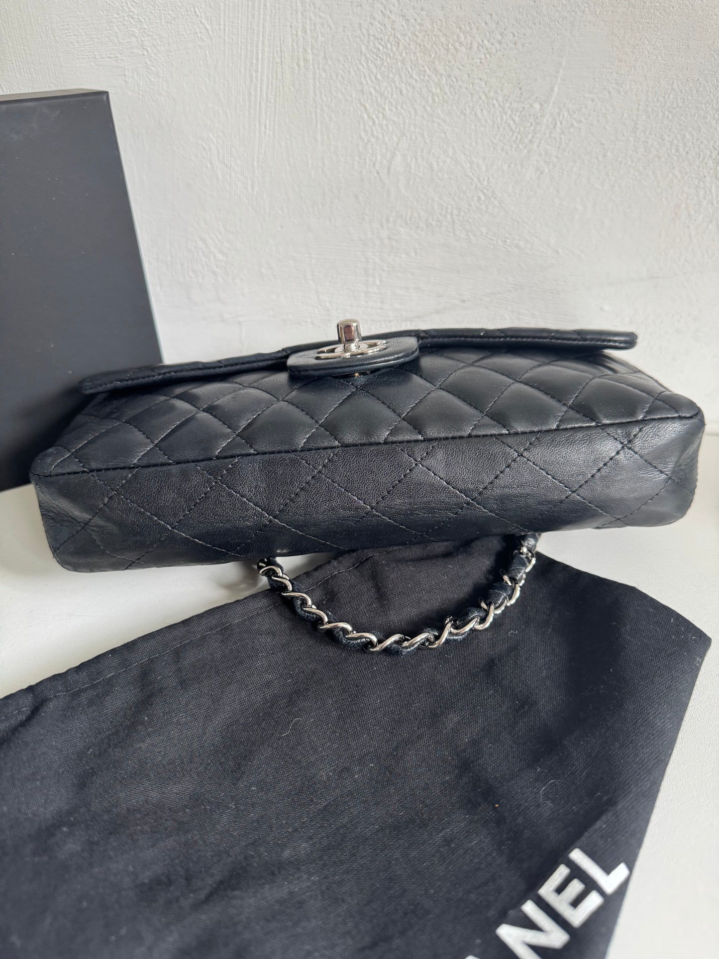 CHANEL Vintage East West Baguette Single Flap Bag bar