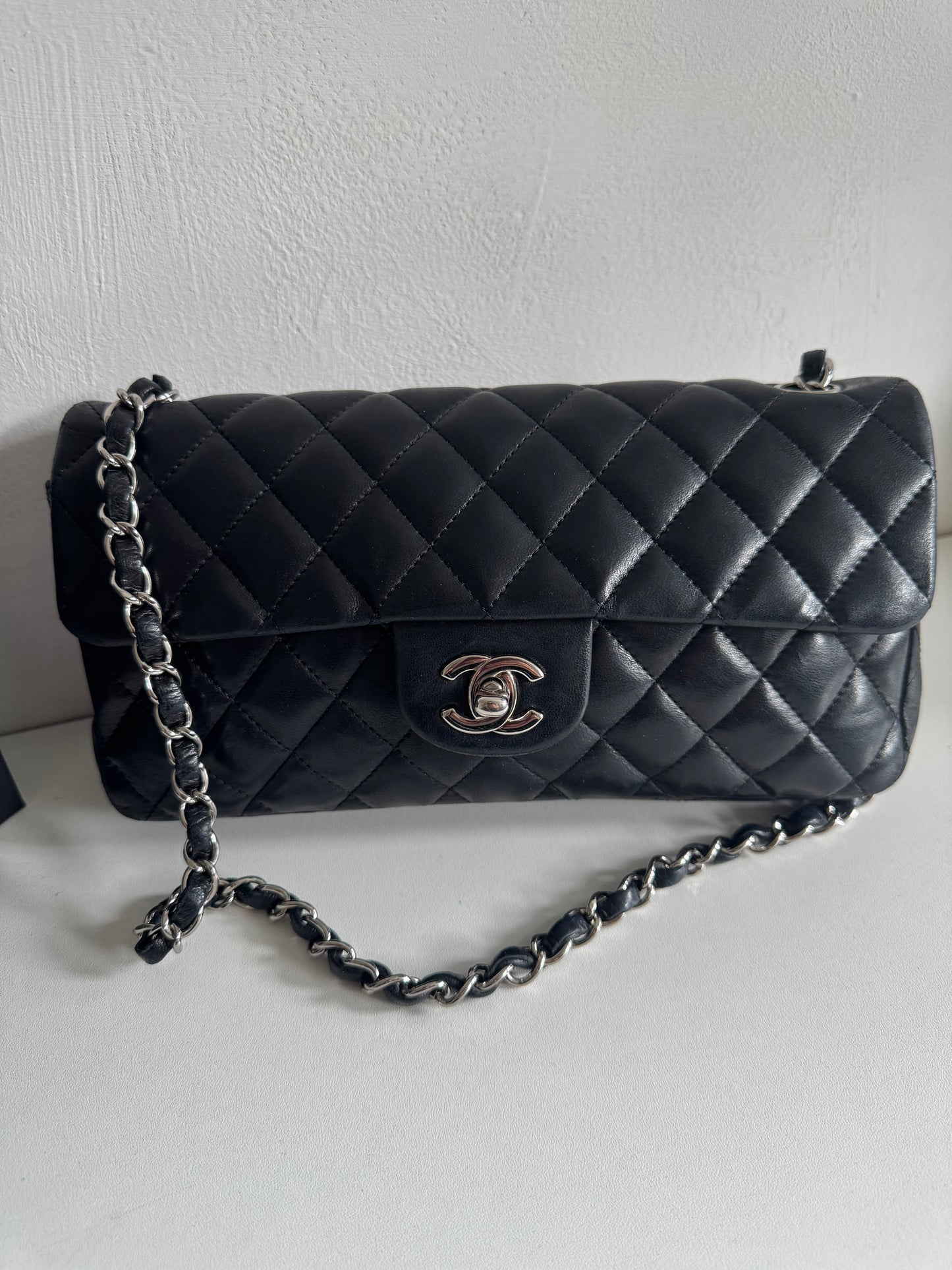CHANEL Vintage East West Baguette Single Flap Bag bar