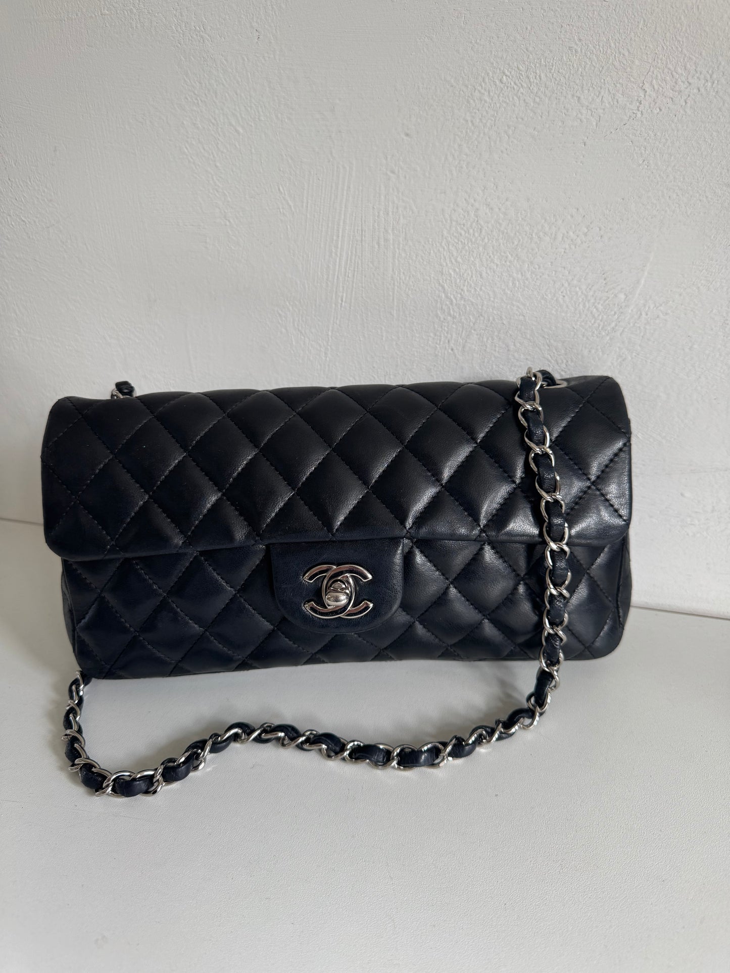 CHANEL Vintage East West Baguette Single Flap Bag bar