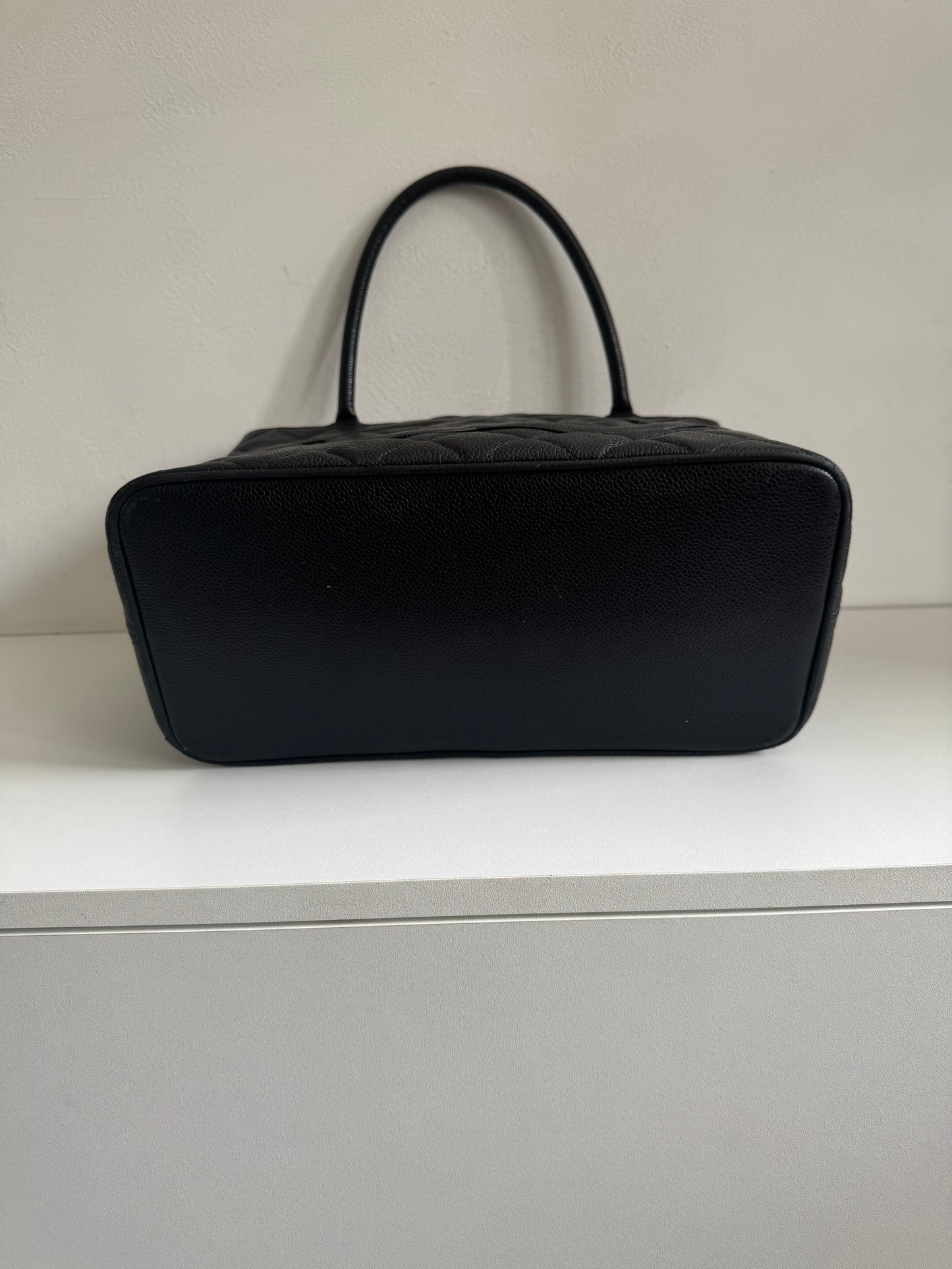 CHANEL Vintage Medium Tote Shopper Bag Caviar