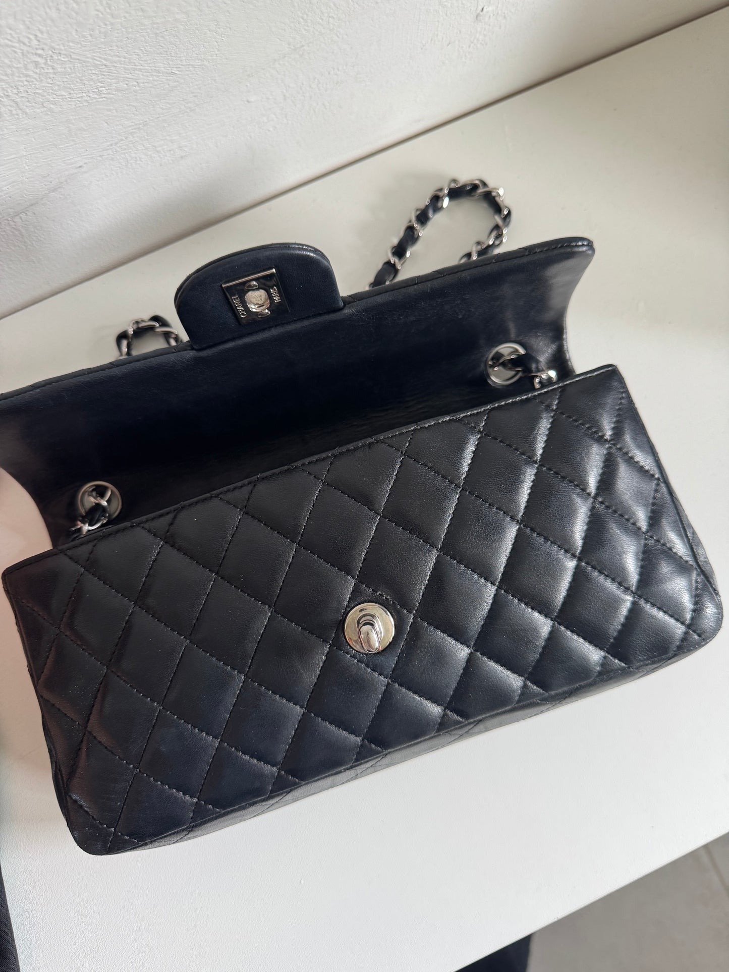 CHANEL Vintage East West Baguette Single Flap Bag bar