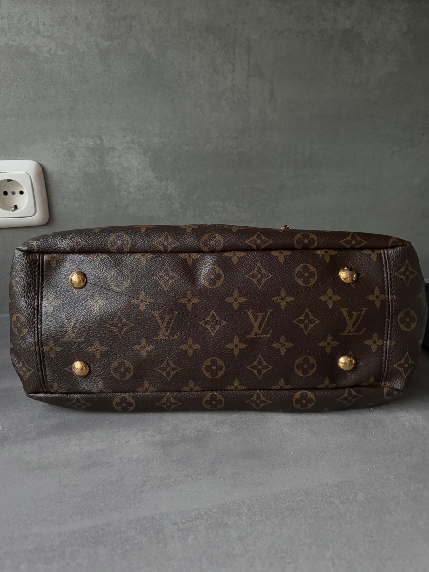 LOUIS VUITTON Pallas MM SAC Monogram Canvas