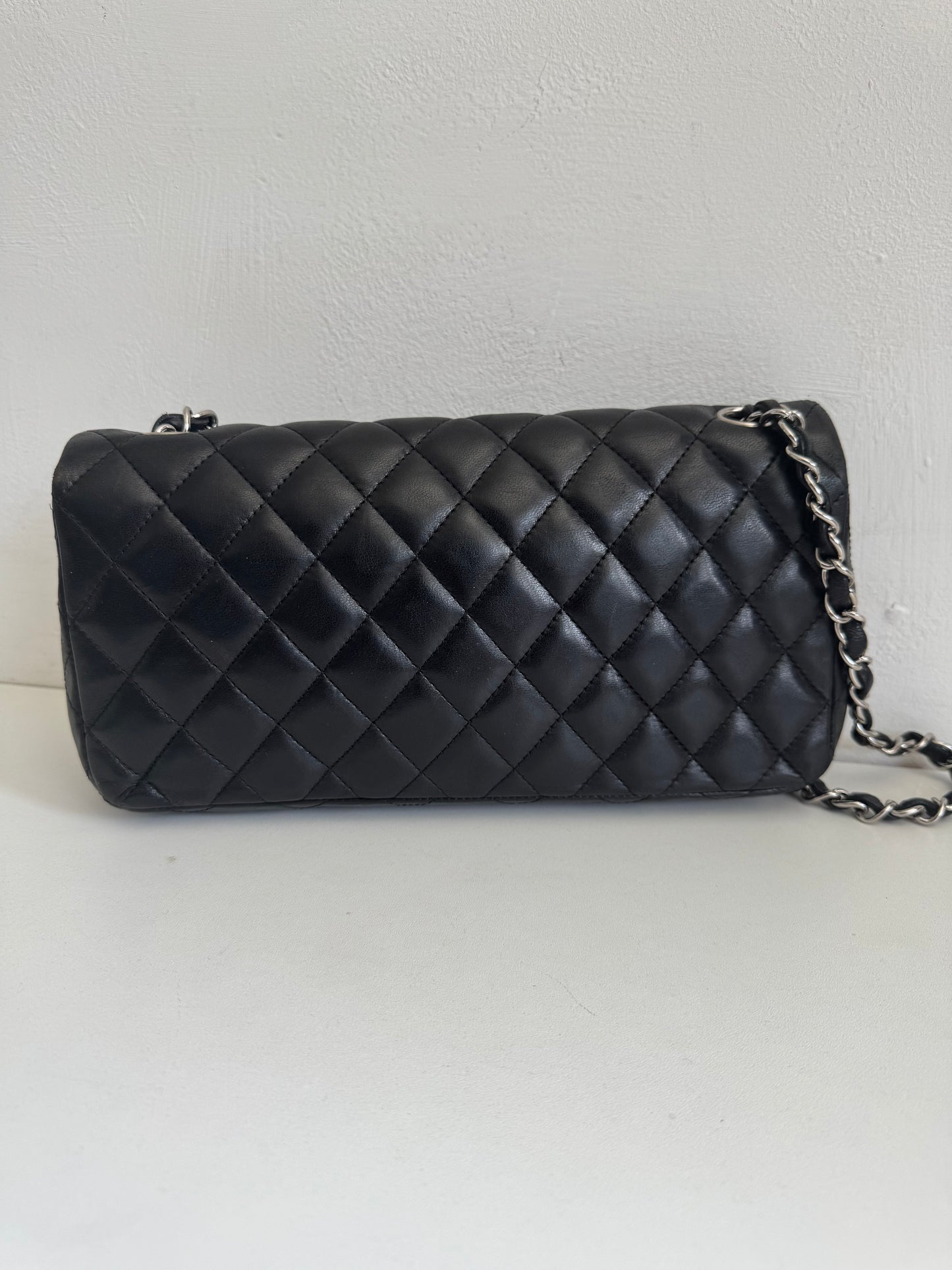 CHANEL Vintage East West Baguette Single Flap Bag bar