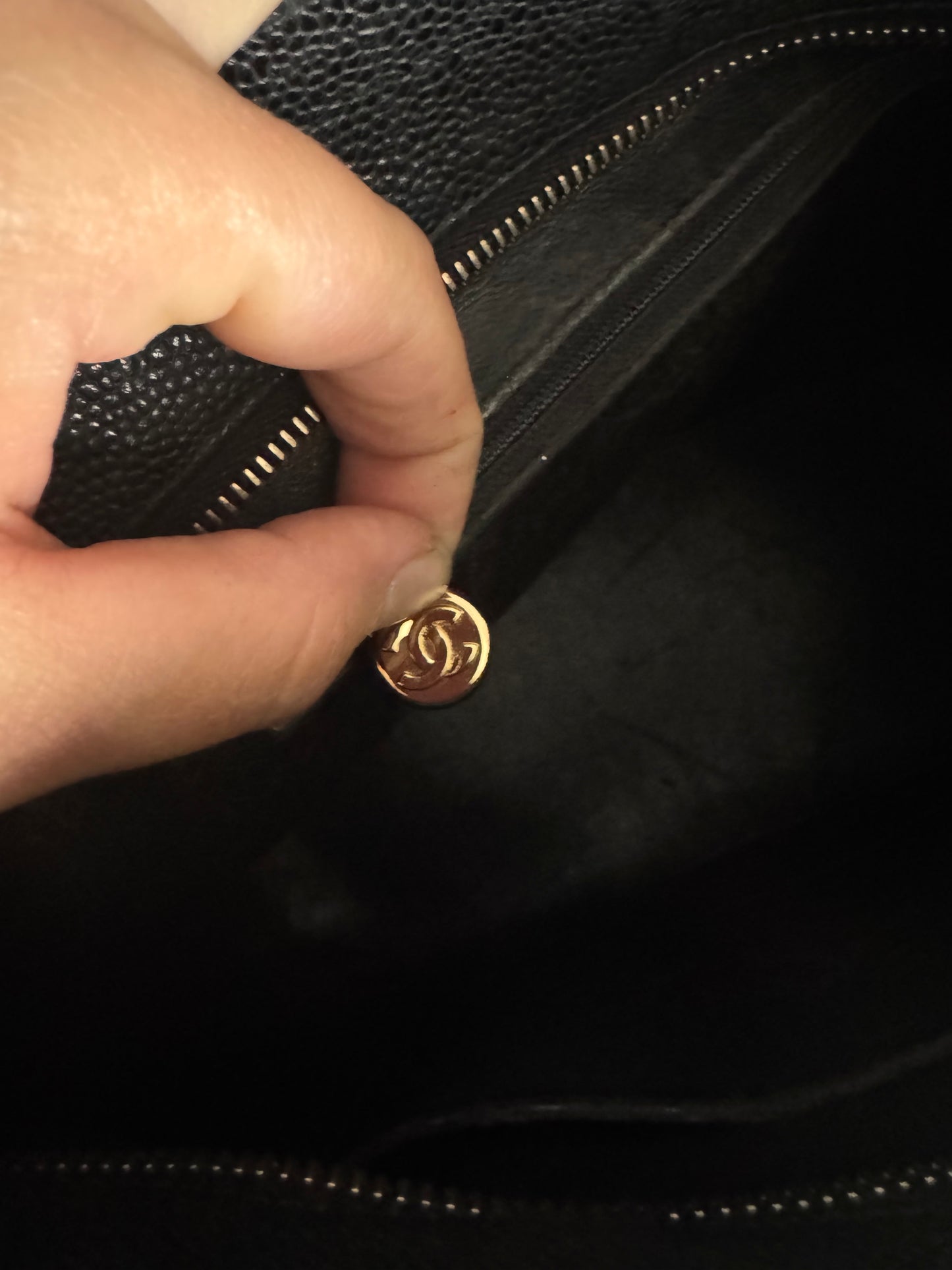 CHANEL Vintage Medium Tote Shopper Bag Caviar