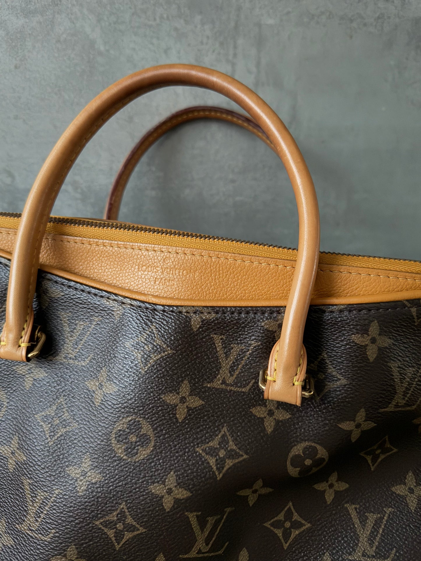LOUIS VUITTON Pallas MM SAC Monogram Canvas
