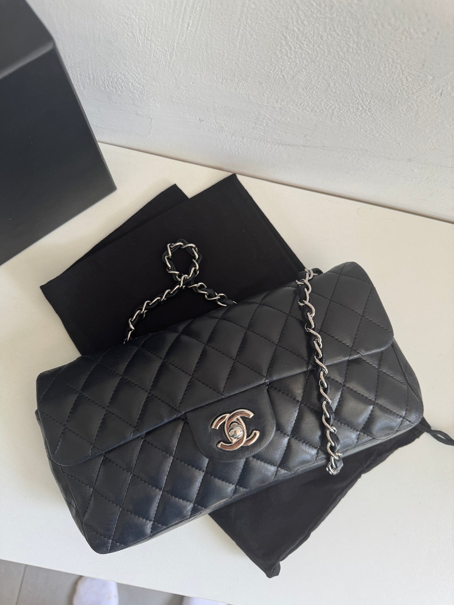 CHANEL Vintage East West Baguette Single Flap Bag bar