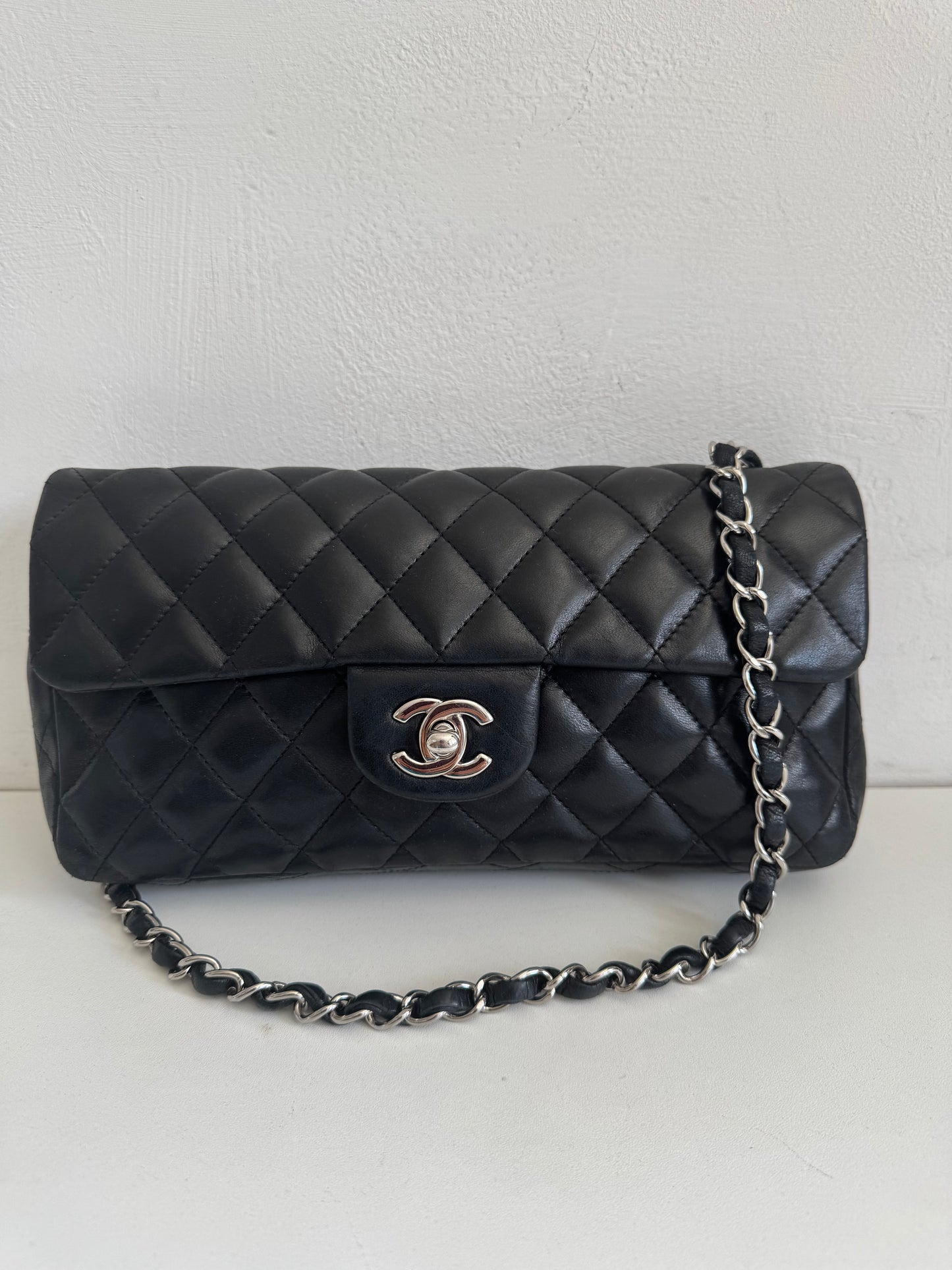 CHANEL Vintage East West Baguette Single Flap Bag bar