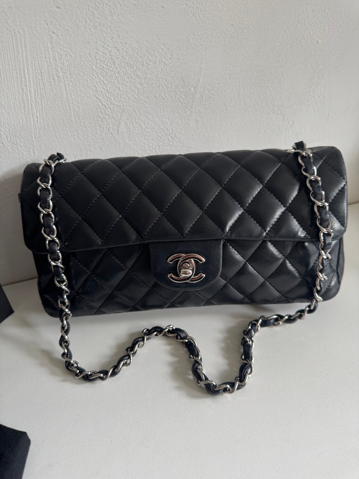 CHANEL Vintage East West Baguette Single Flap Bag bar