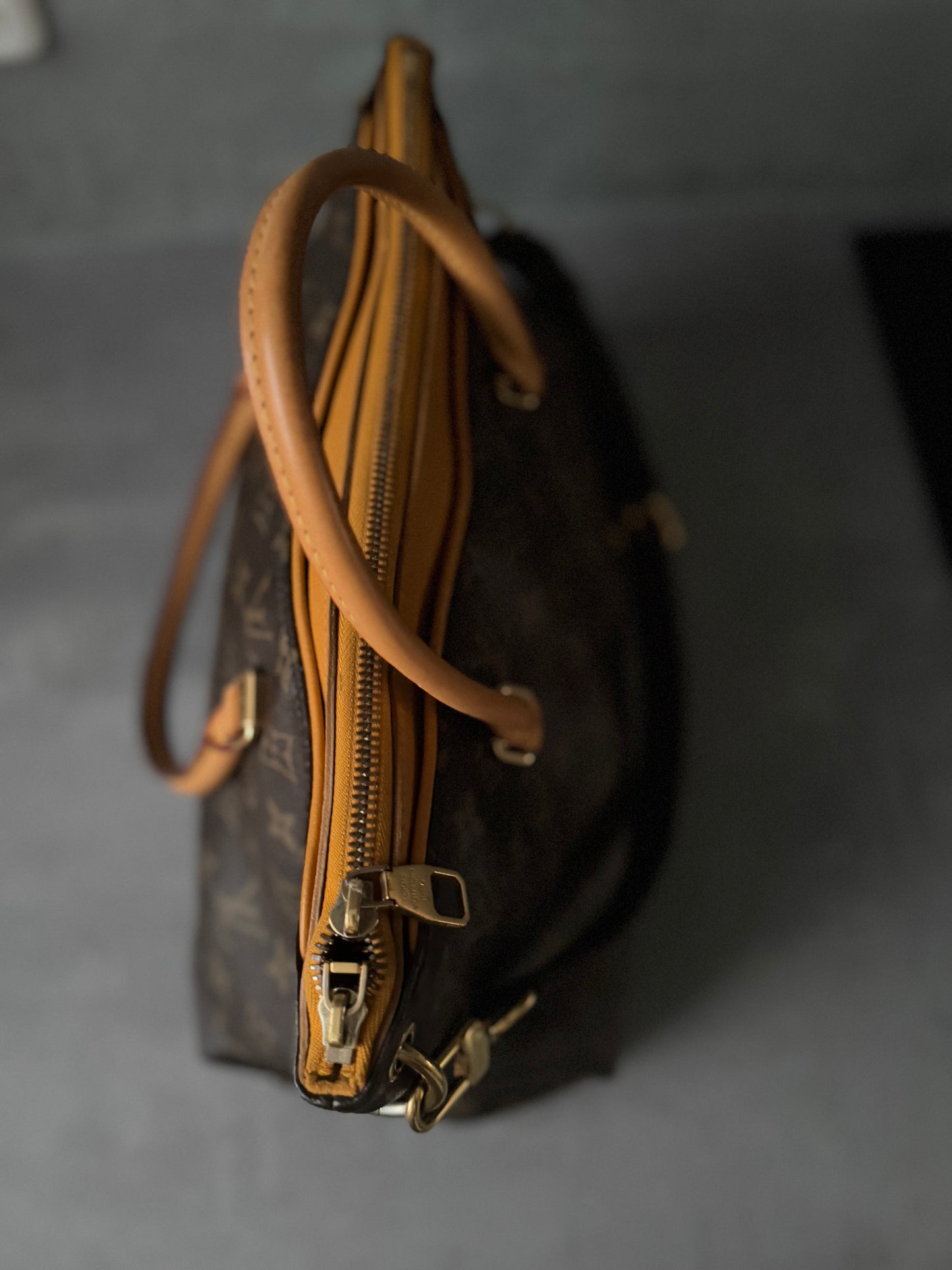 LOUIS VUITTON Pallas MM SAC Monogram Canvas