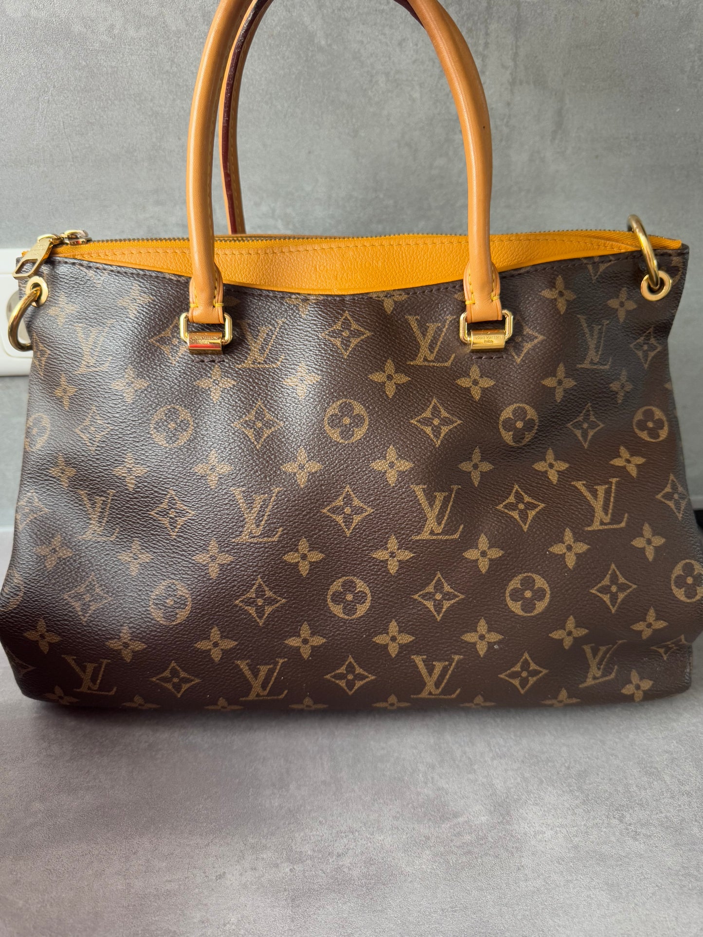 LOUIS VUITTON Pallas MM SAC Monogram Canvas