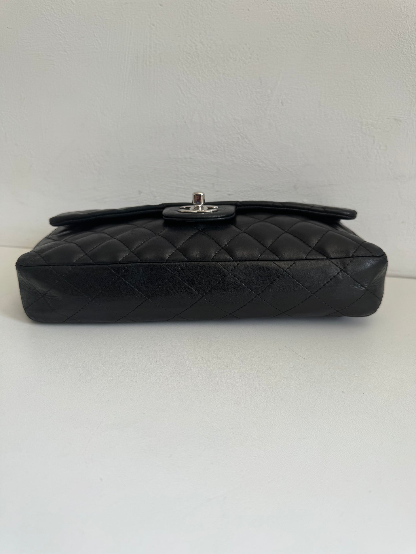 CHANEL Vintage East West Baguette Single Flap Bag bar