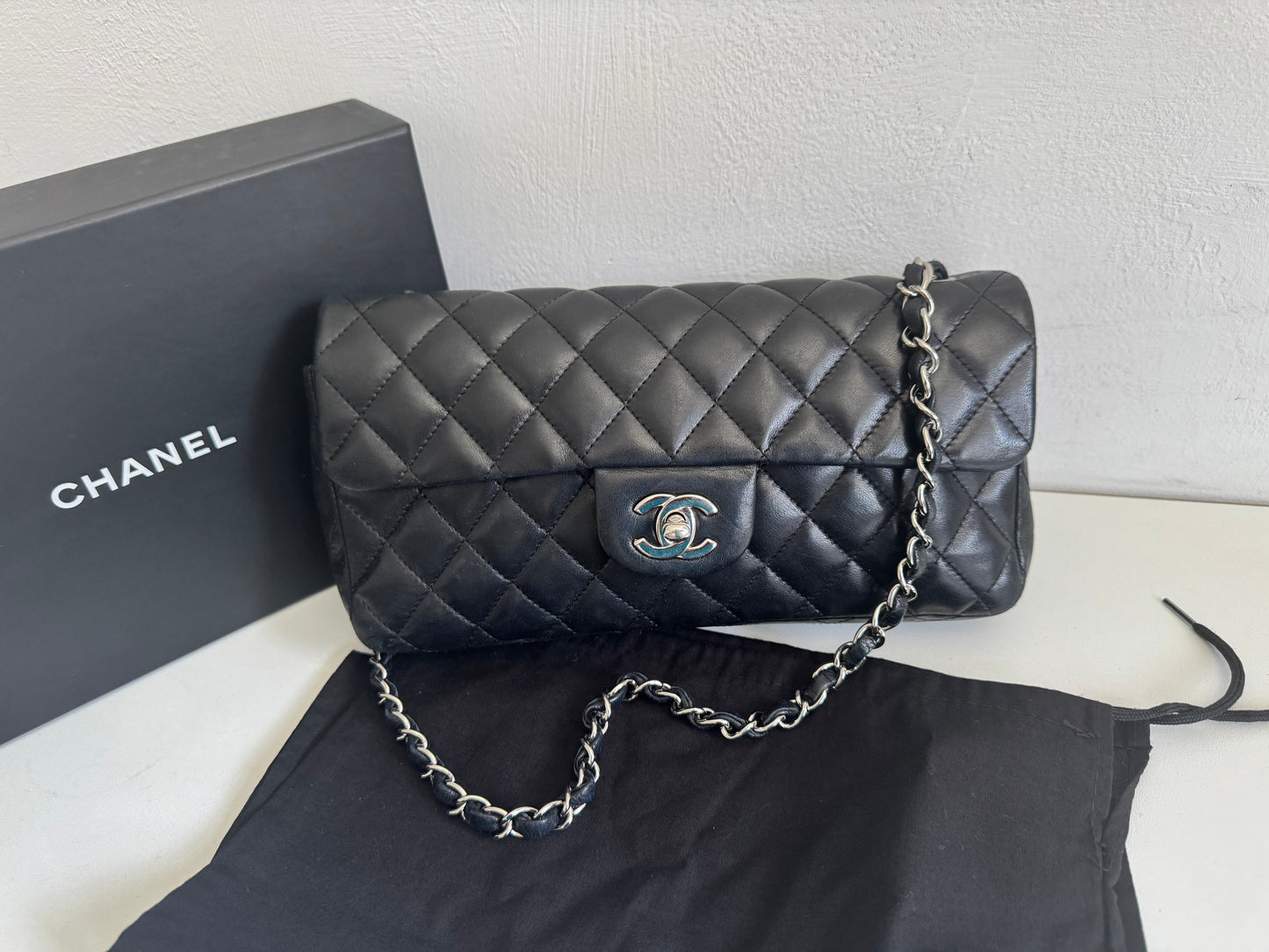 CHANEL Vintage East West Baguette Single Flap Bag bar