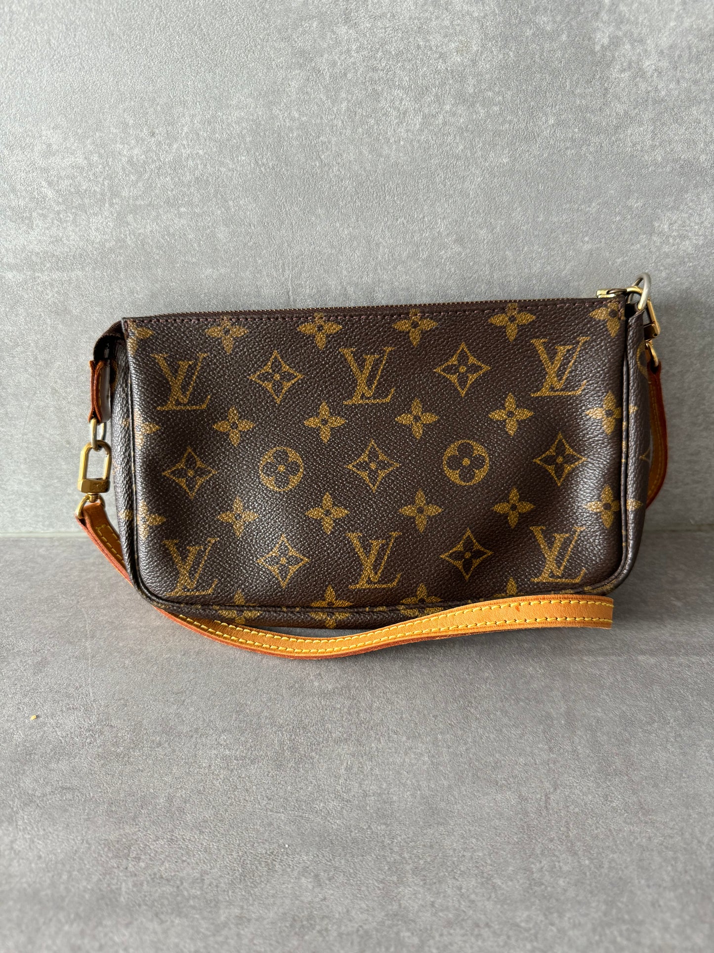 LOUIS VUITTON SAC Pochette Monogram Canvas Long Strap