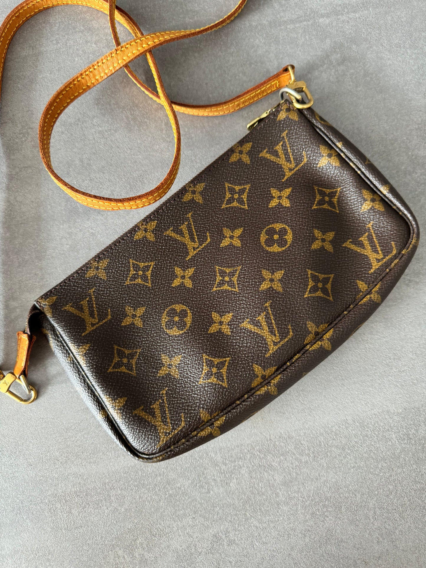 LOUIS VUITTON SAC Pochette Monogram Canvas Long Strap