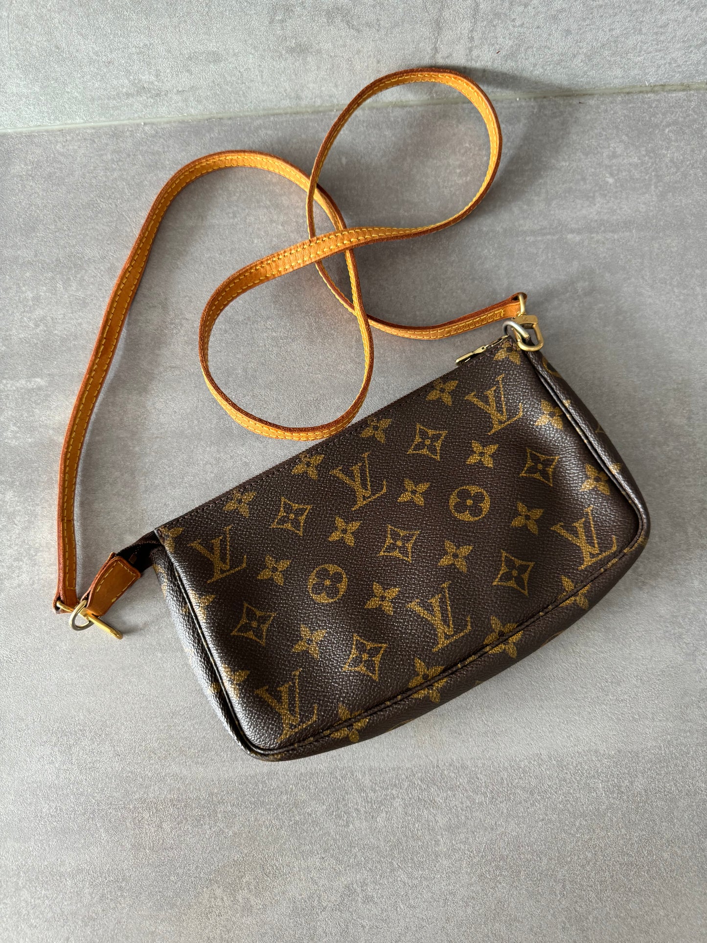 LOUIS VUITTON SAC Pochette Monogram Canvas Long Strap