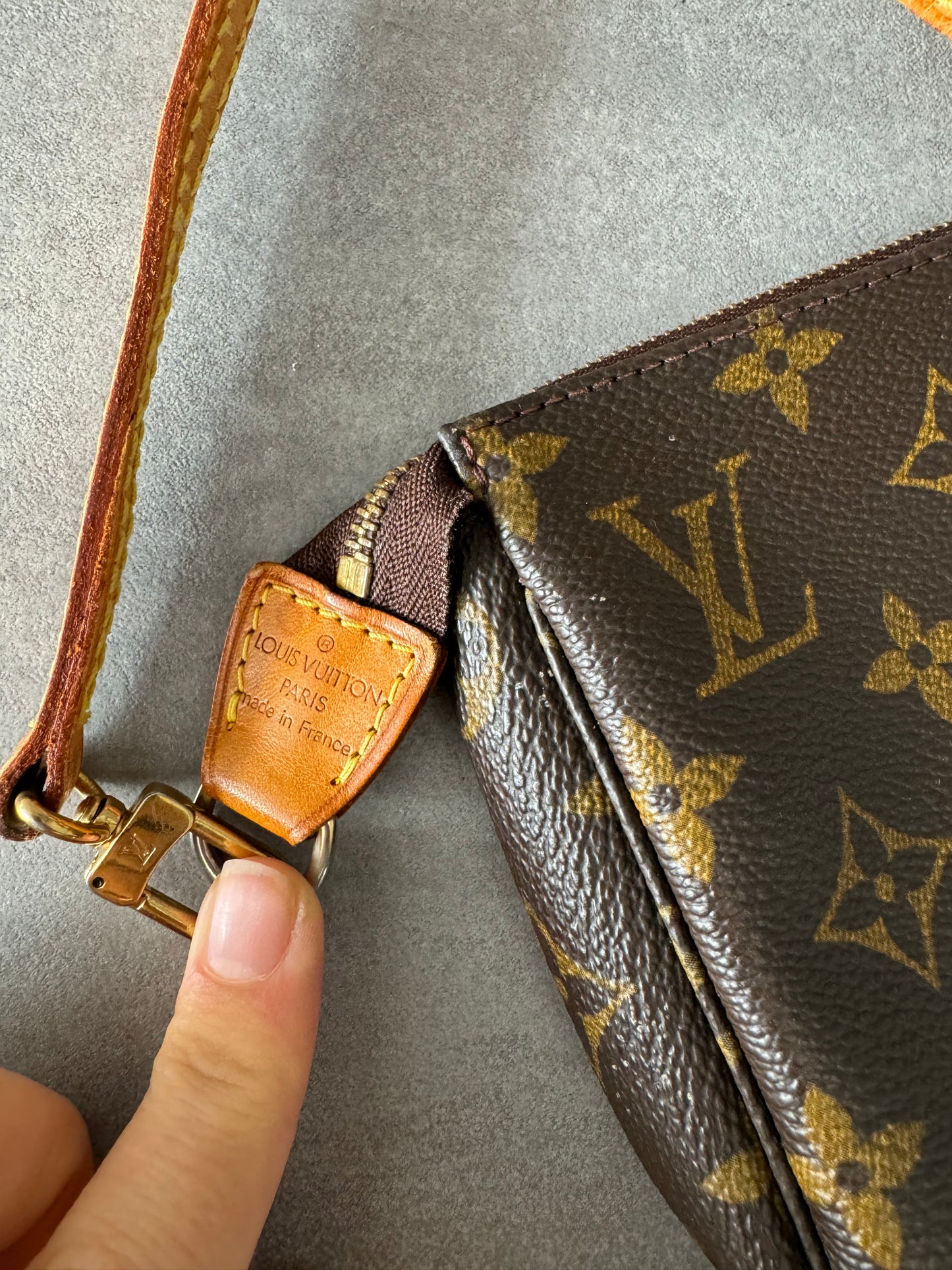 LOUIS VUITTON SAC Pochette Monogram Canvas Long Strap