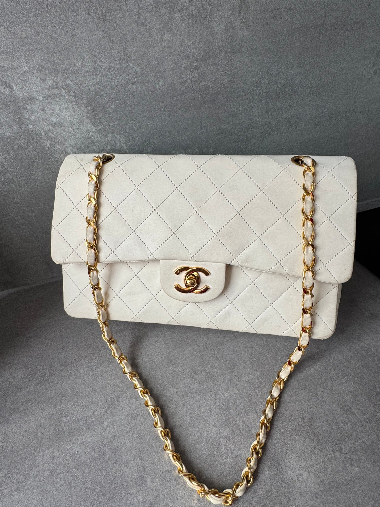 CHANEL Vintage Medium Double Flap Bag