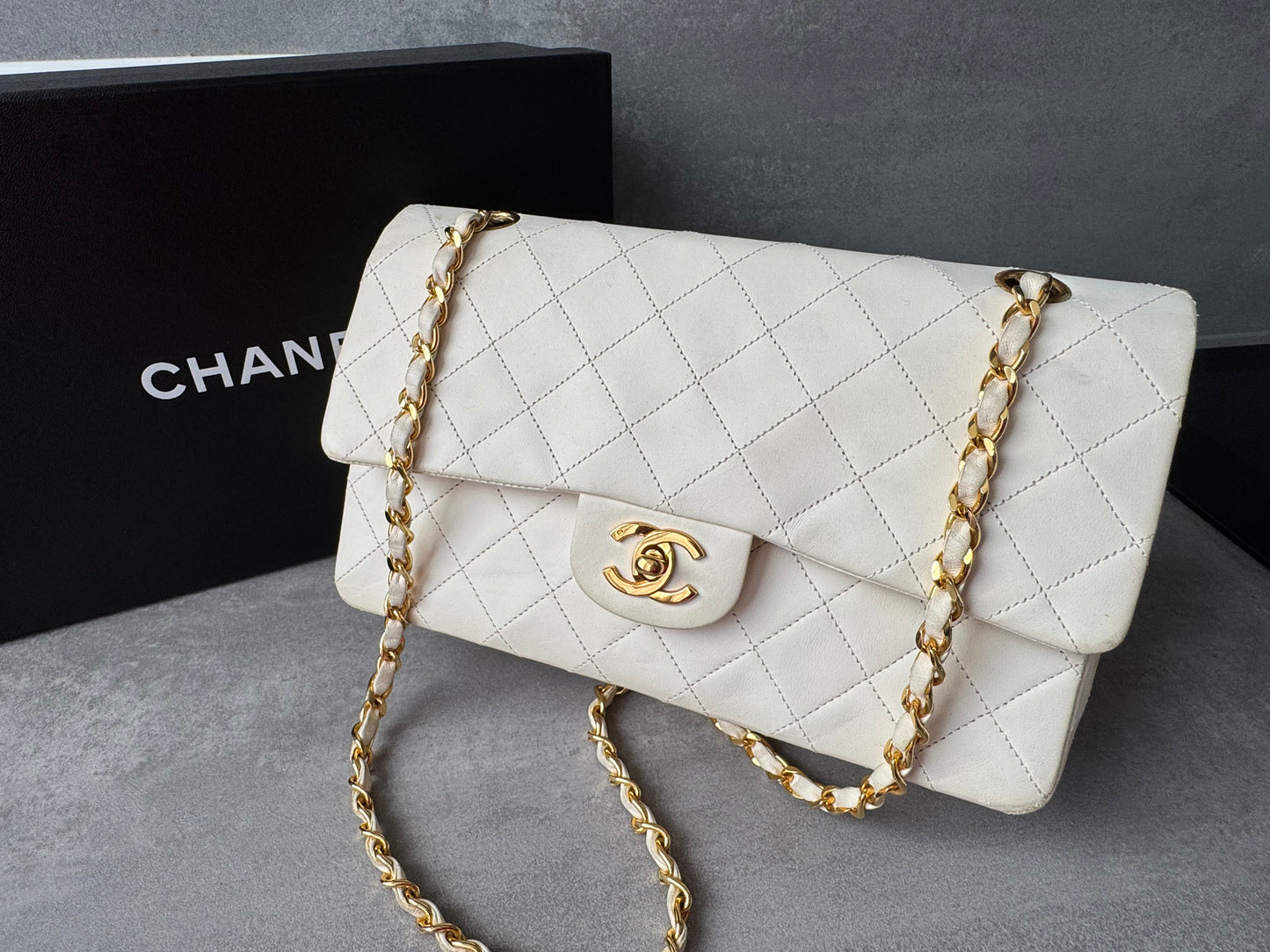 CHANEL Vintage Medium Double Flap Bag