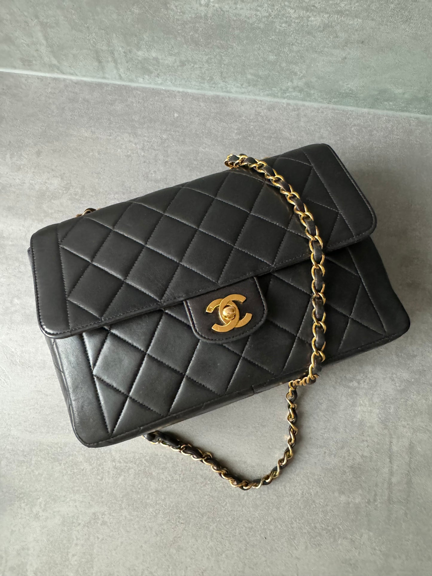 CHANEL Vintage Medium Single Flap Bag