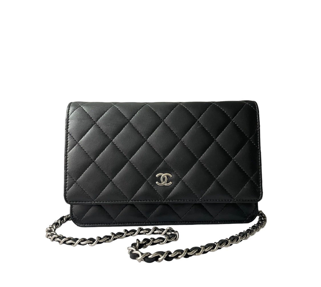CHANEL Classic Wallet on Chain "WOC"