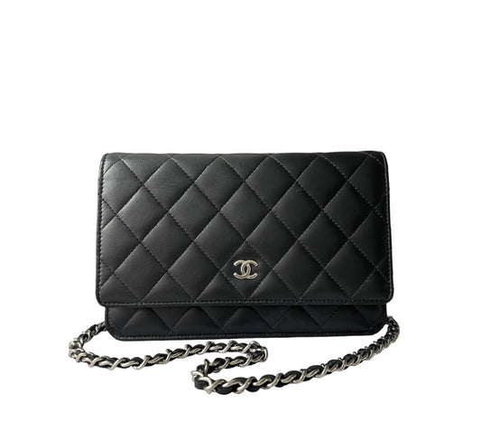 CHANEL Classic Wallet on Chain "WOC"