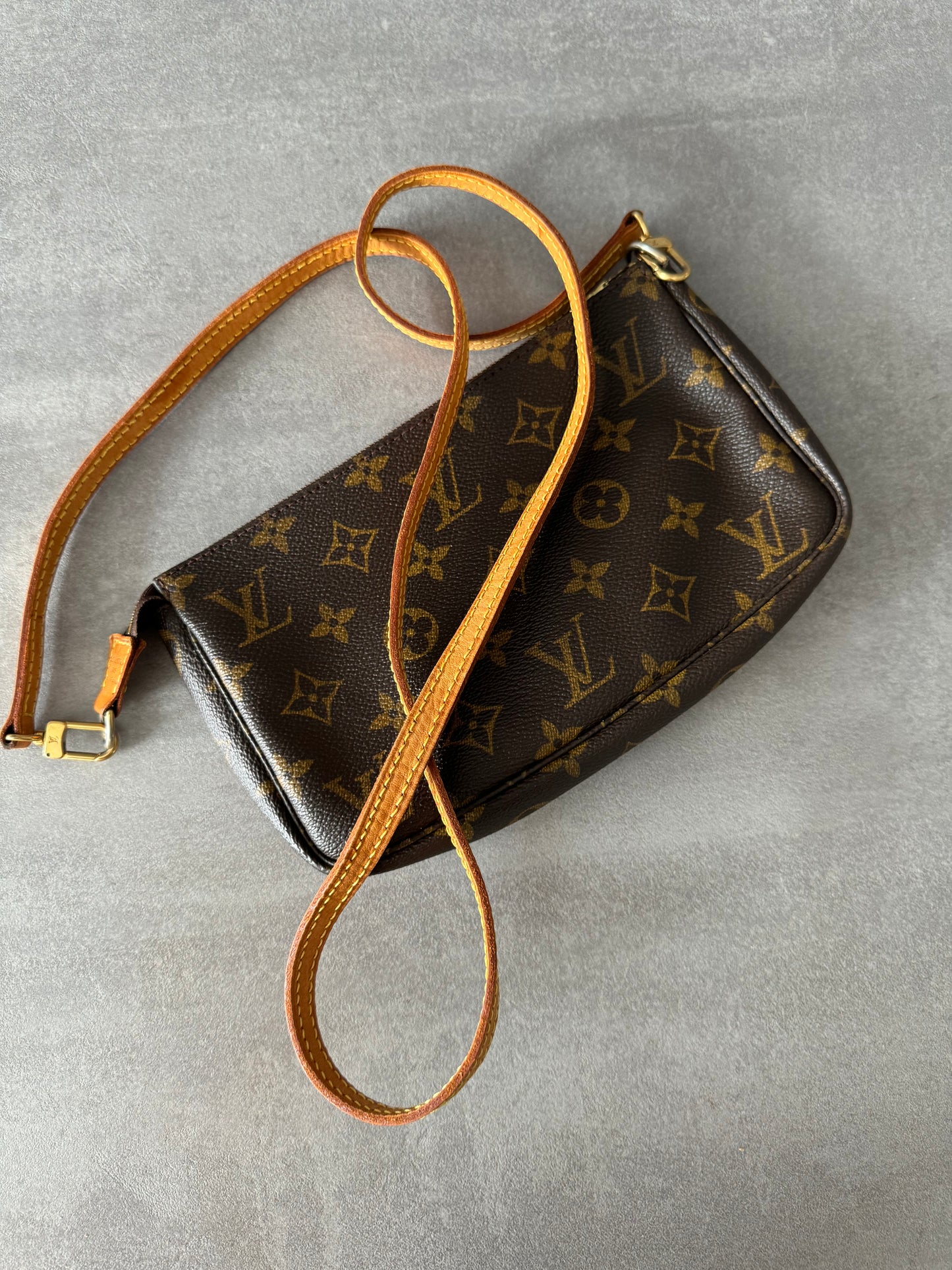 LOUIS VUITTON SAC Pochette Monogram Canvas Long Strap