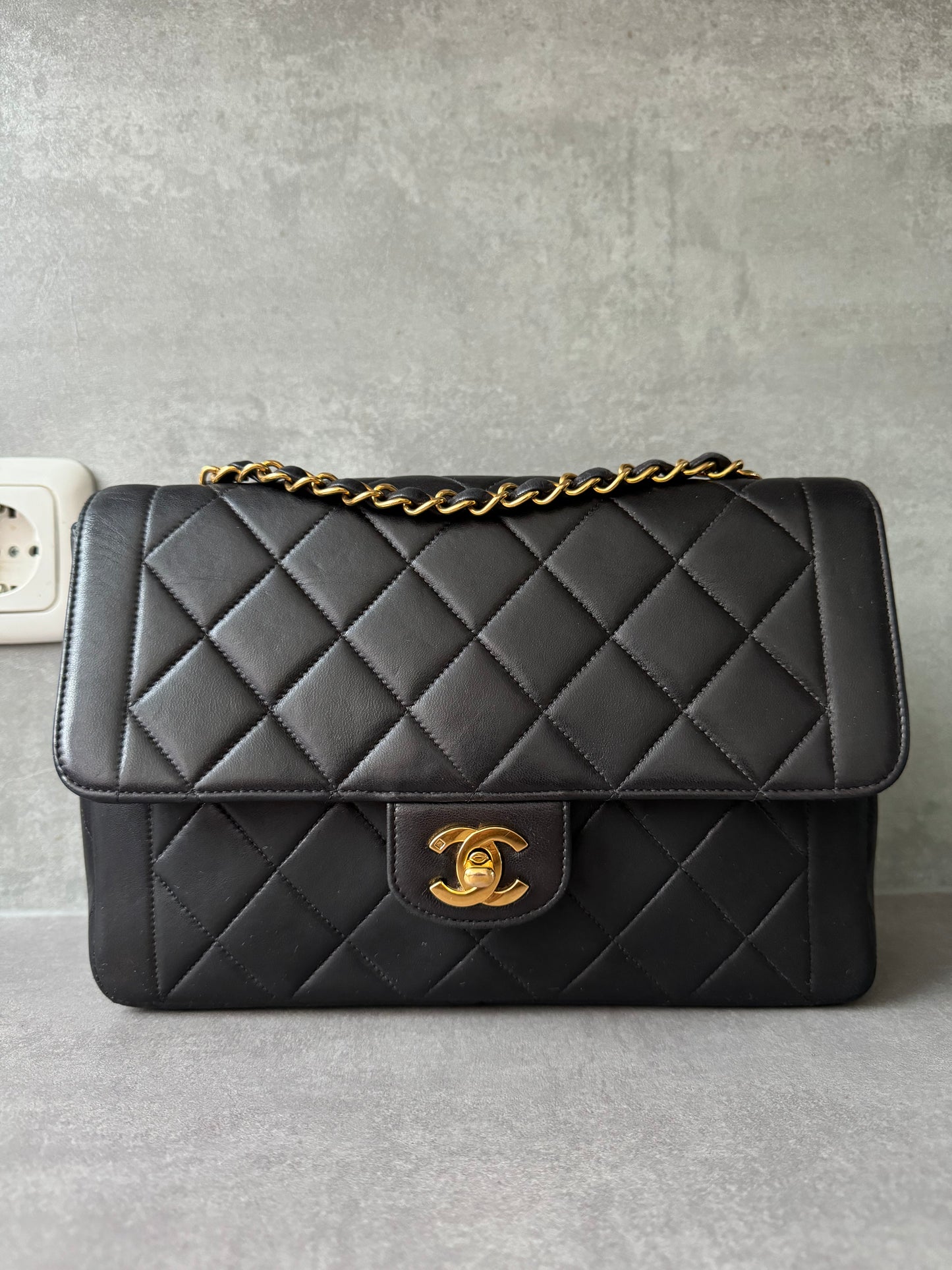 CHANEL Vintage Medium Single Flap Bag