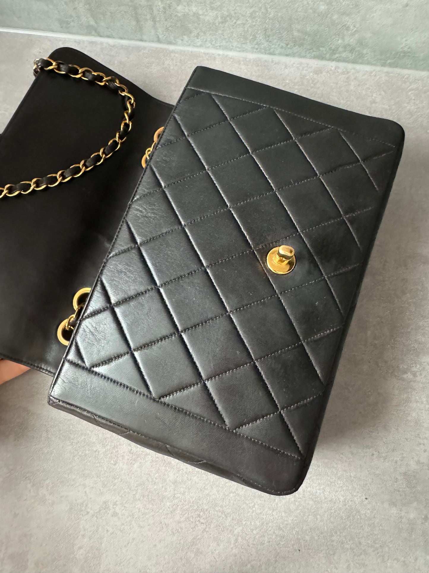 CHANEL Vintage Medium Single Flap Bag