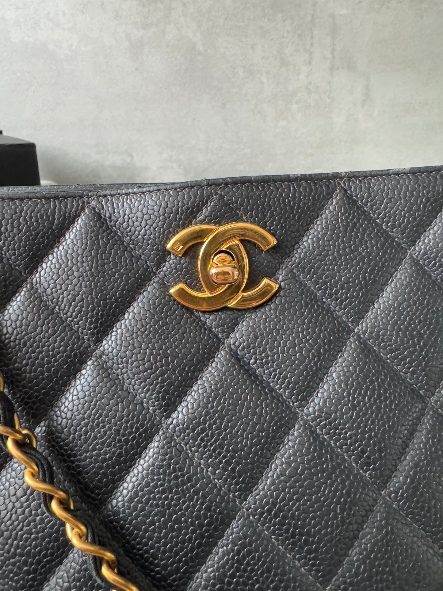 CHANEL Vintage Medium Tote Shopper Bag Caviar