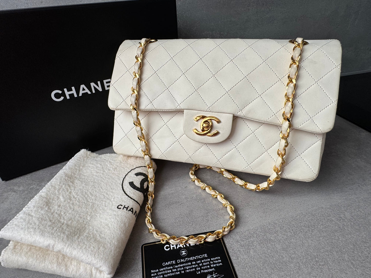 CHANEL Vintage Medium Double Flap Bag